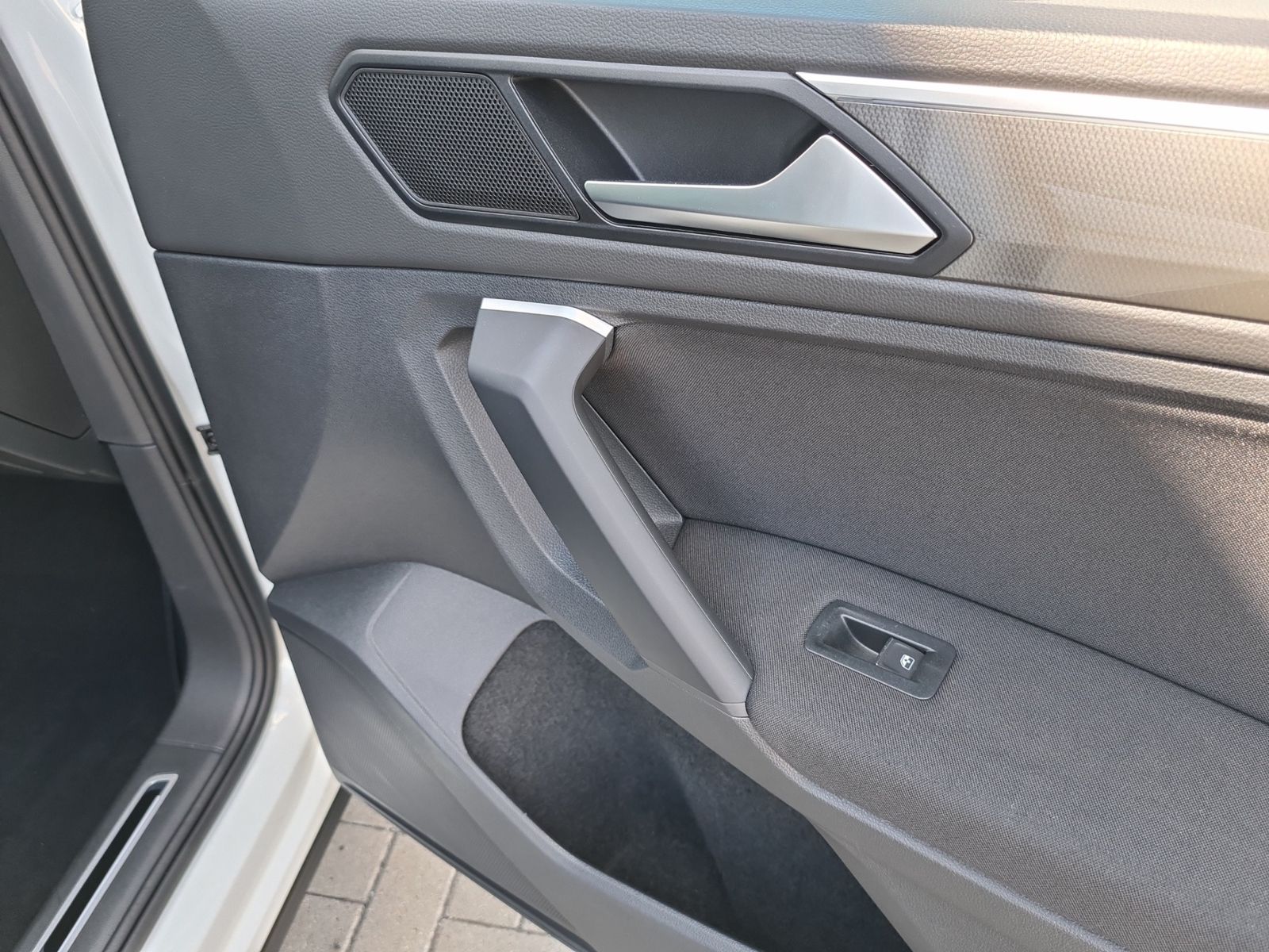 Volkswagen Tiguan 2.0 TDI DSG IQ.DRIVE - Samsaru's Car Outlet
