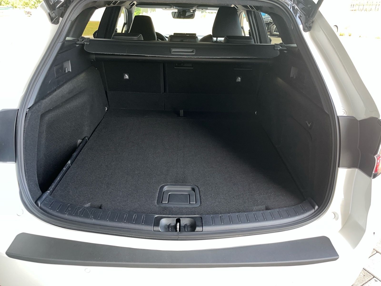 Toyota Corolla 2.0 Hybrid - Samsaru's Car Outlet