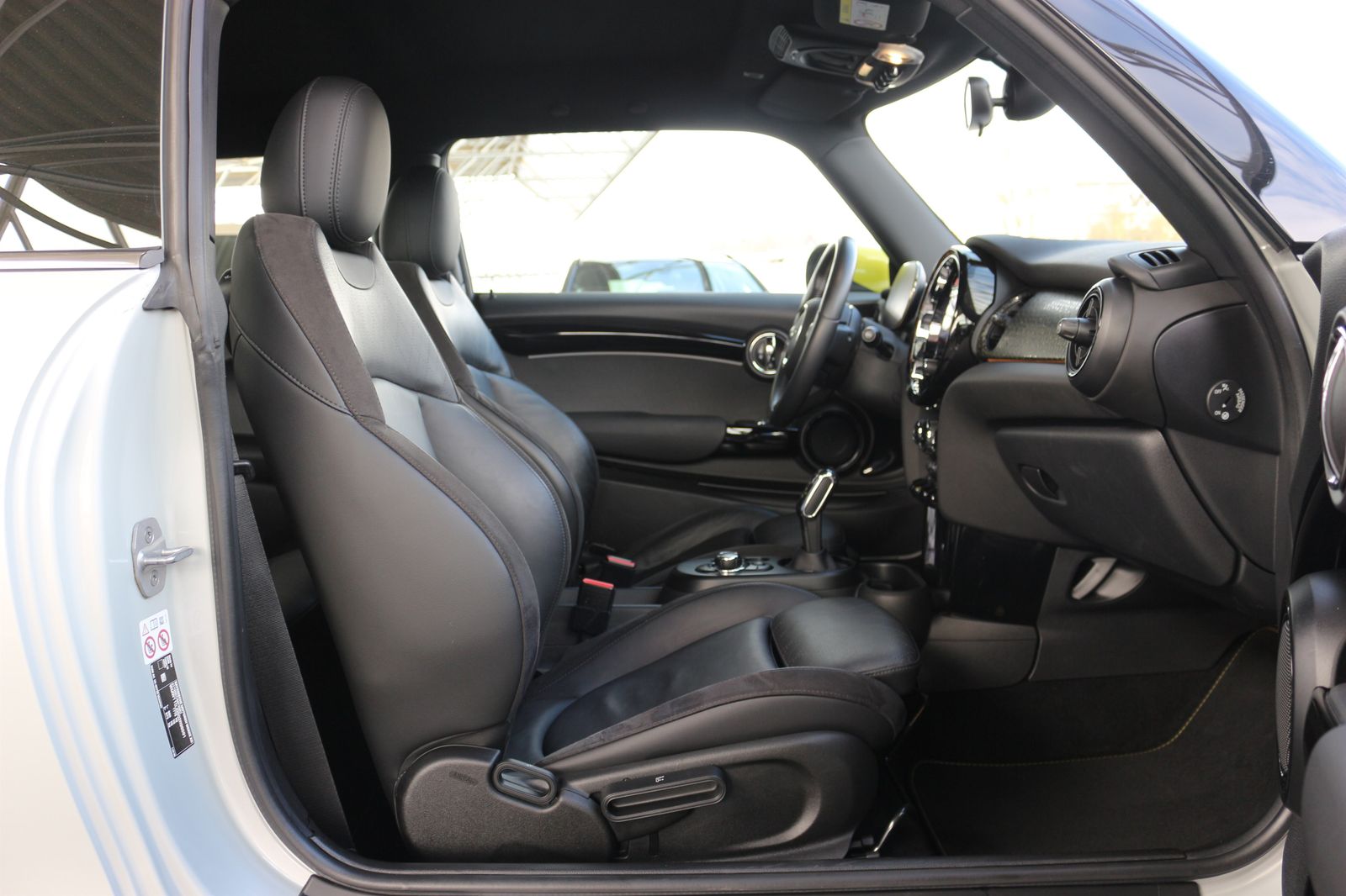 MINI Cooper SE Hatch - Samsaru's Car Outlet