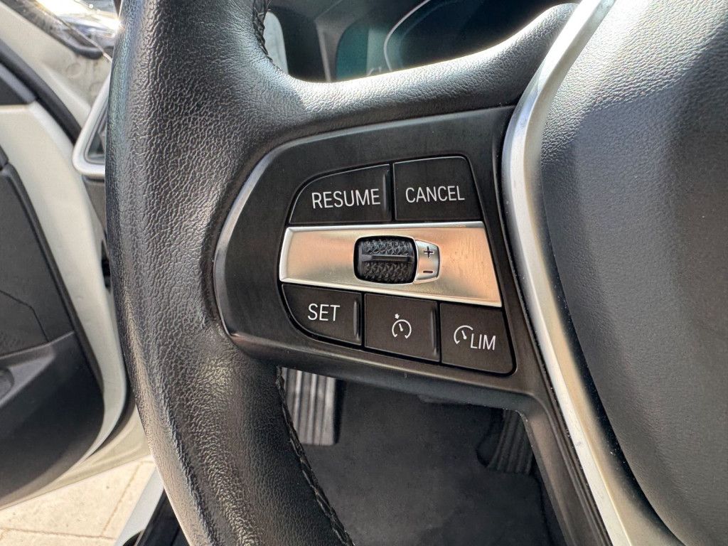 BMW 330e Aut. Advantage - Samsaru's Car Outlet