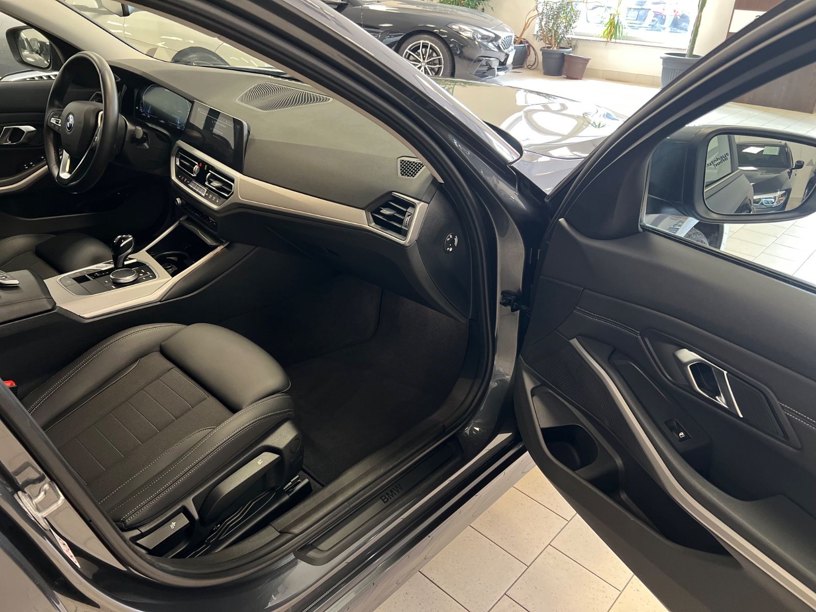 BMW 320e Advantage Aut - Samsaru's Car Outlet