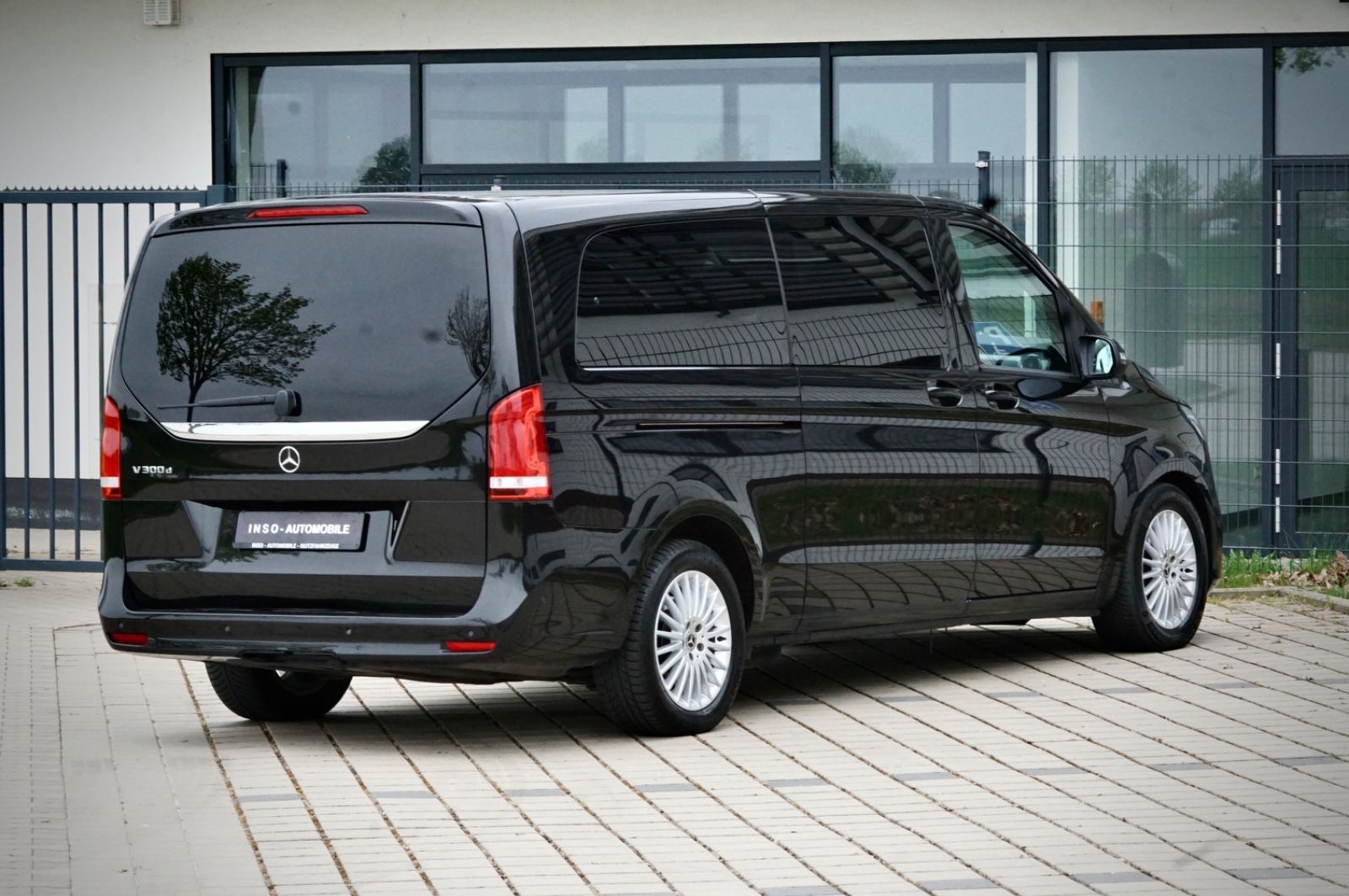 Mercedes-Benz V 300 EDITION SPORT - Samsaru's Car Outlet