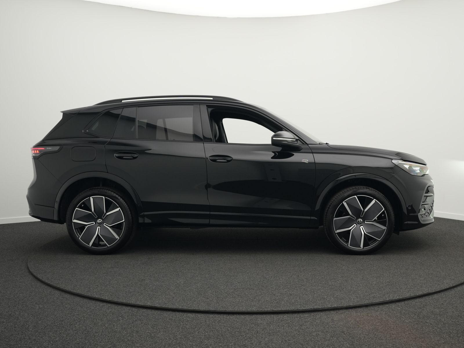 Volkswagen Tiguan R-Line 1.5 TSI eHybrid DSG AHK*R-KAM*NAV