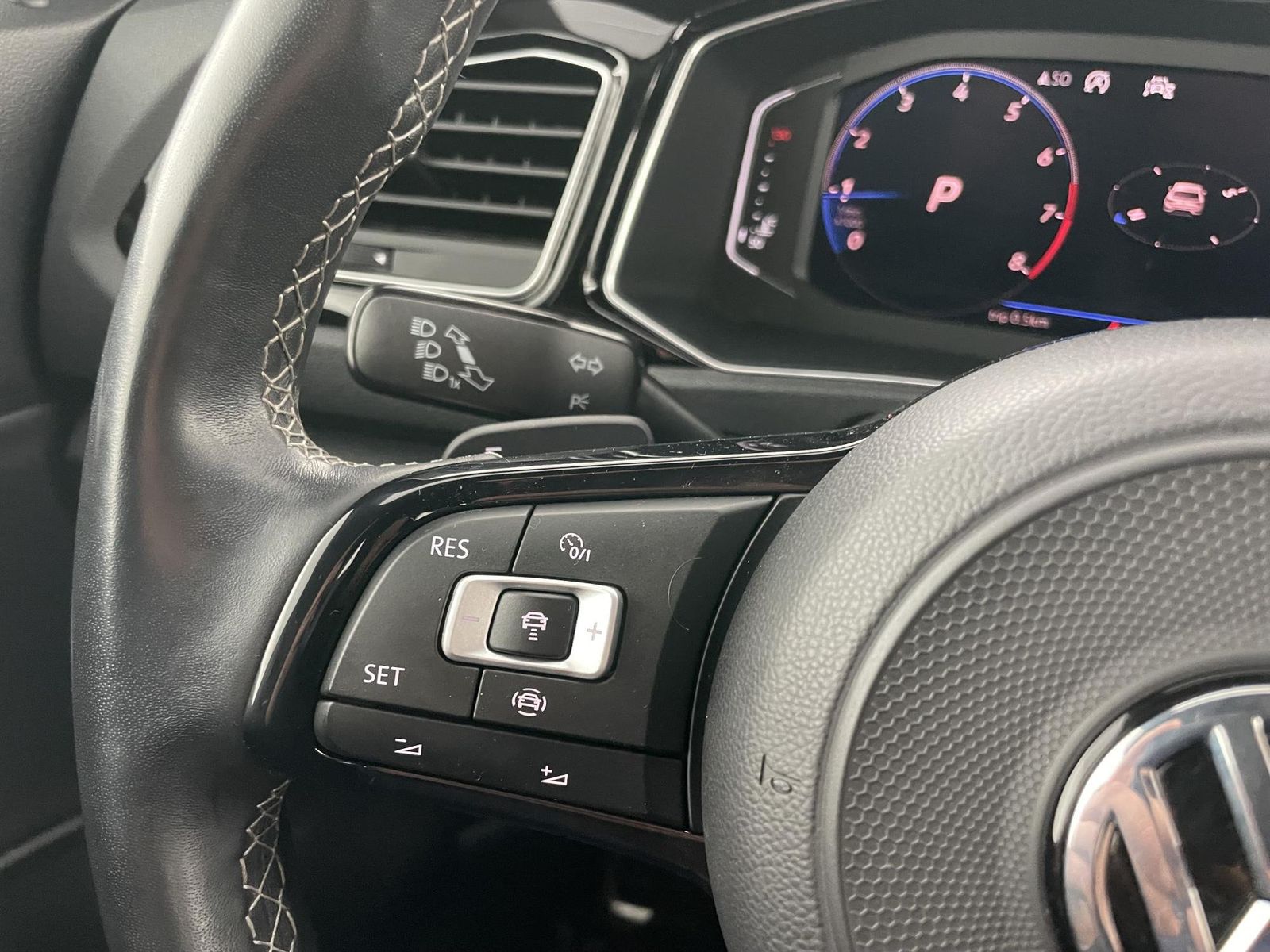 Volkswagen T-Roc 2.0 TSI 4-Motion R - Samsaru's Car Outlet