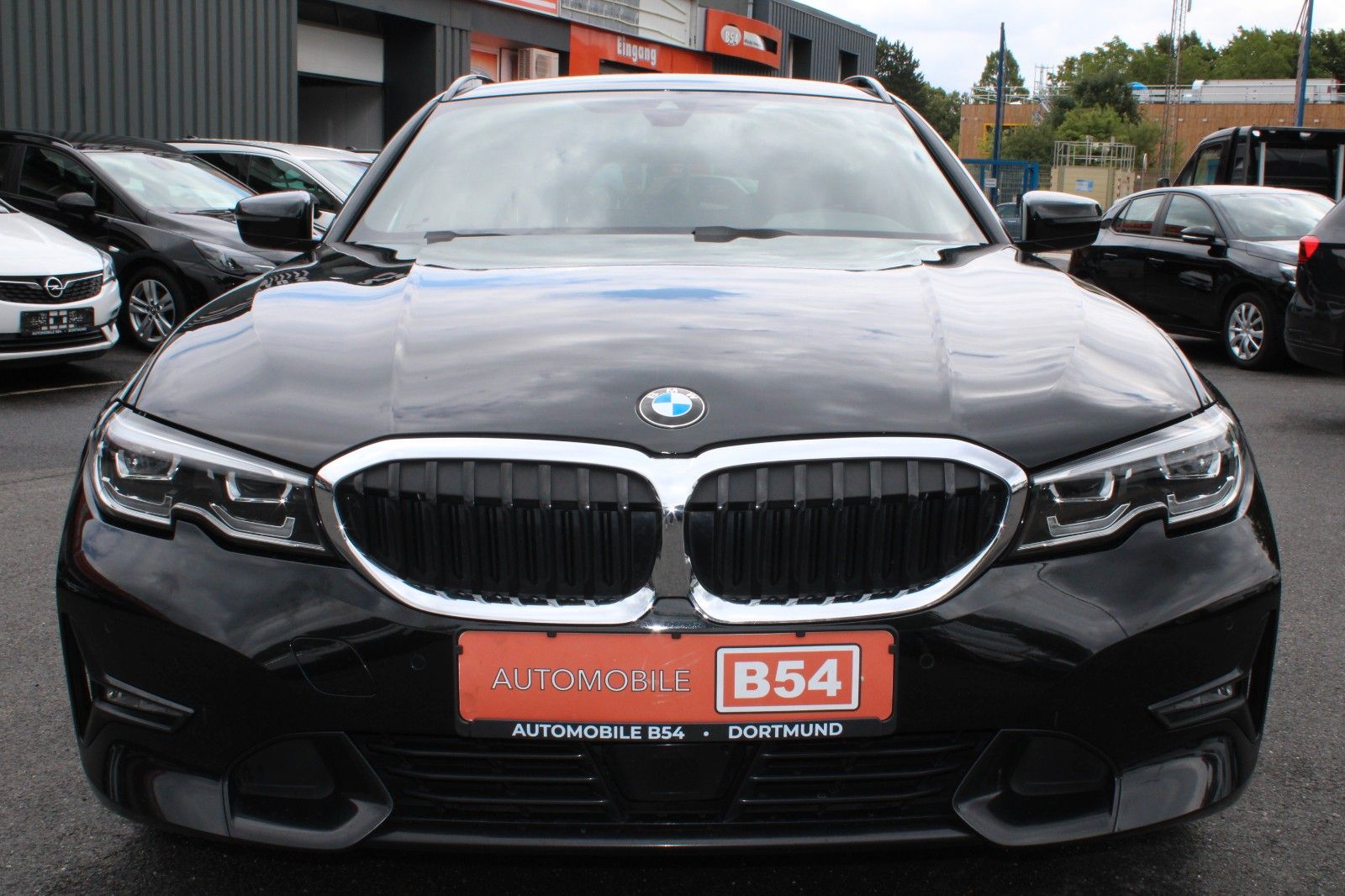 BMW 320 d Sport Line - Samsaru's Car Outlet