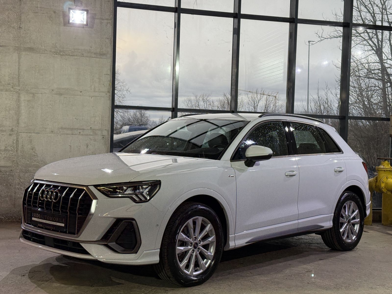 Audi Q3 45 S line - Samsaru's Car Outlet