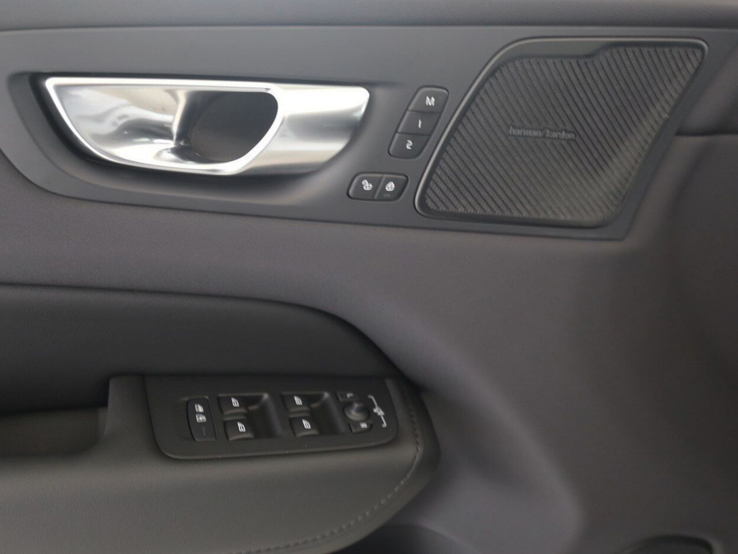 Volvo XC60 T6 Plus Dark Recharge Plug-In Hybrid AWD el