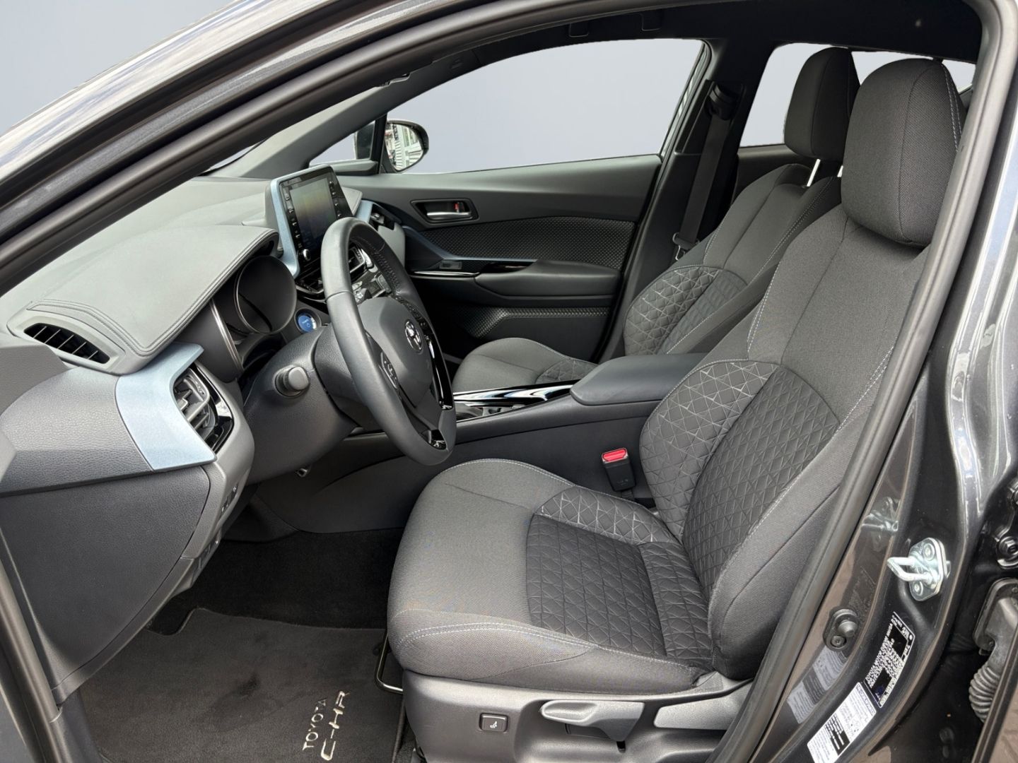 Toyota C-HR 2.0 Hybrid - Samsaru's Car Outlet