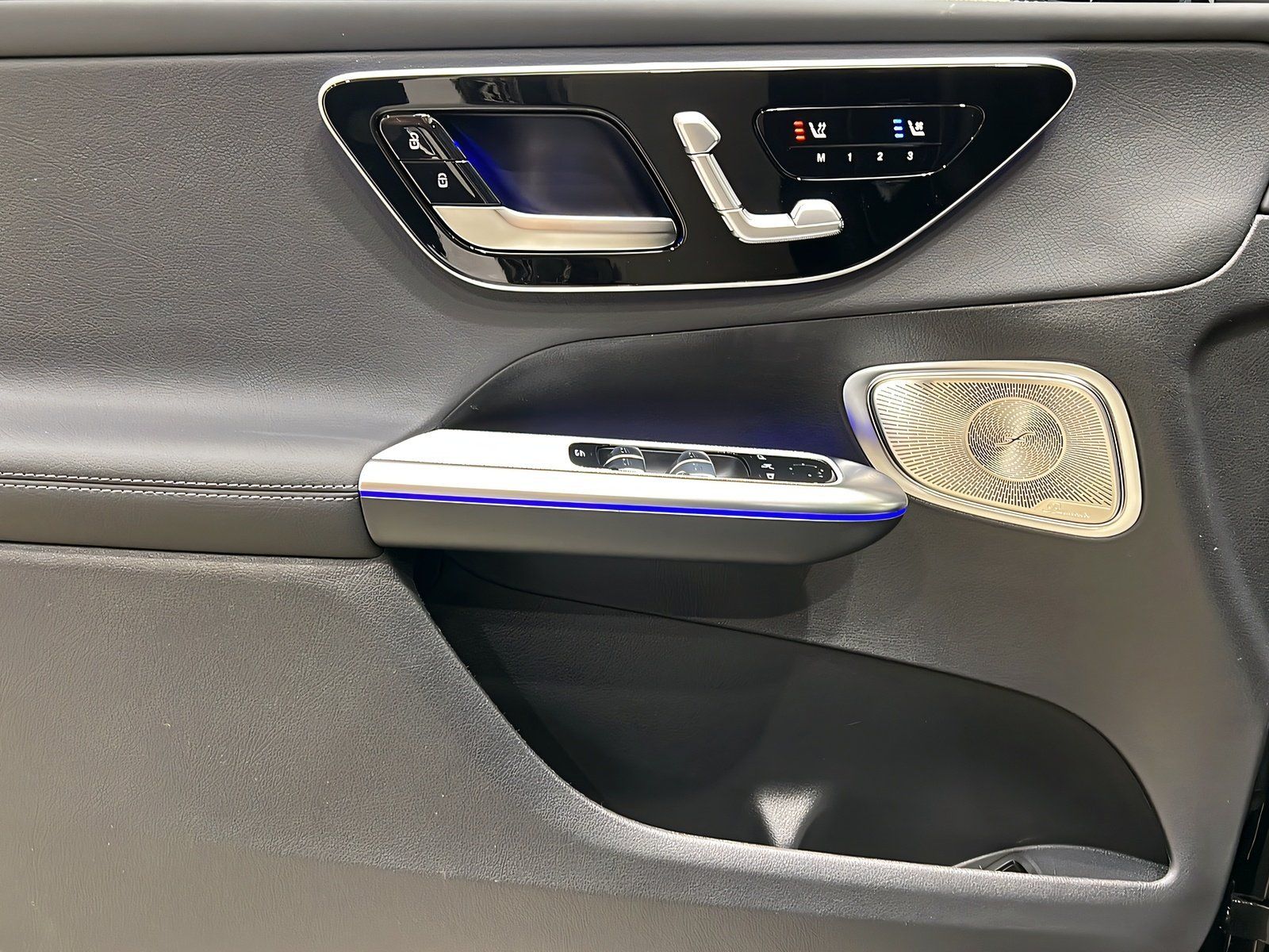 Mercedes-Benz GLC 300 de 4M AMG+DISTR+Burme+Memo+Pano+AHK+360