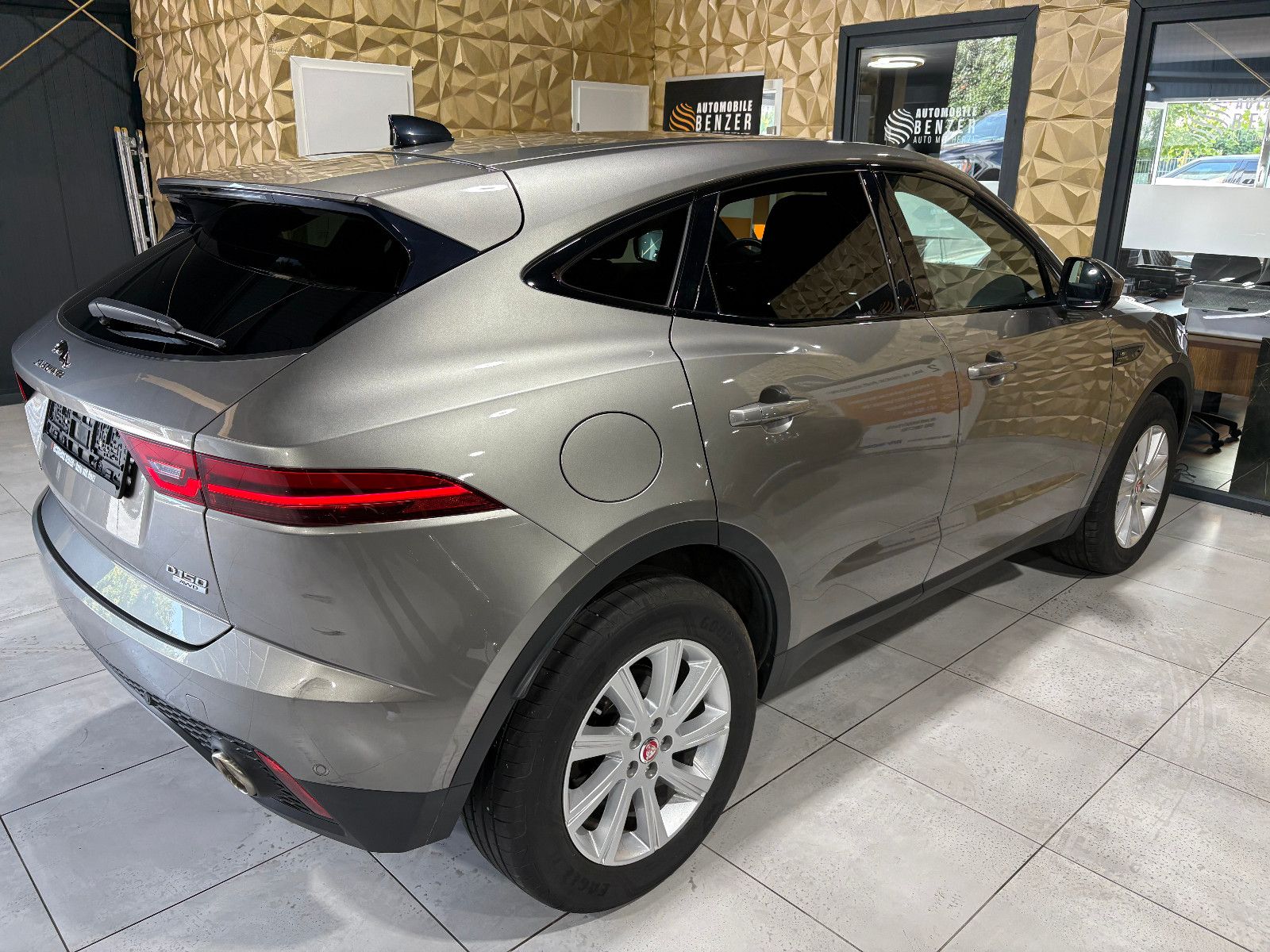 Jaguar E-PACE S/NAVI/KAMERA/APPLE/ACC/SHZ/KLIMA/TOTWINK