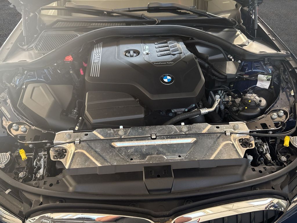 BMW 320i Aut. Advantage - Samsaru's Car Outlet