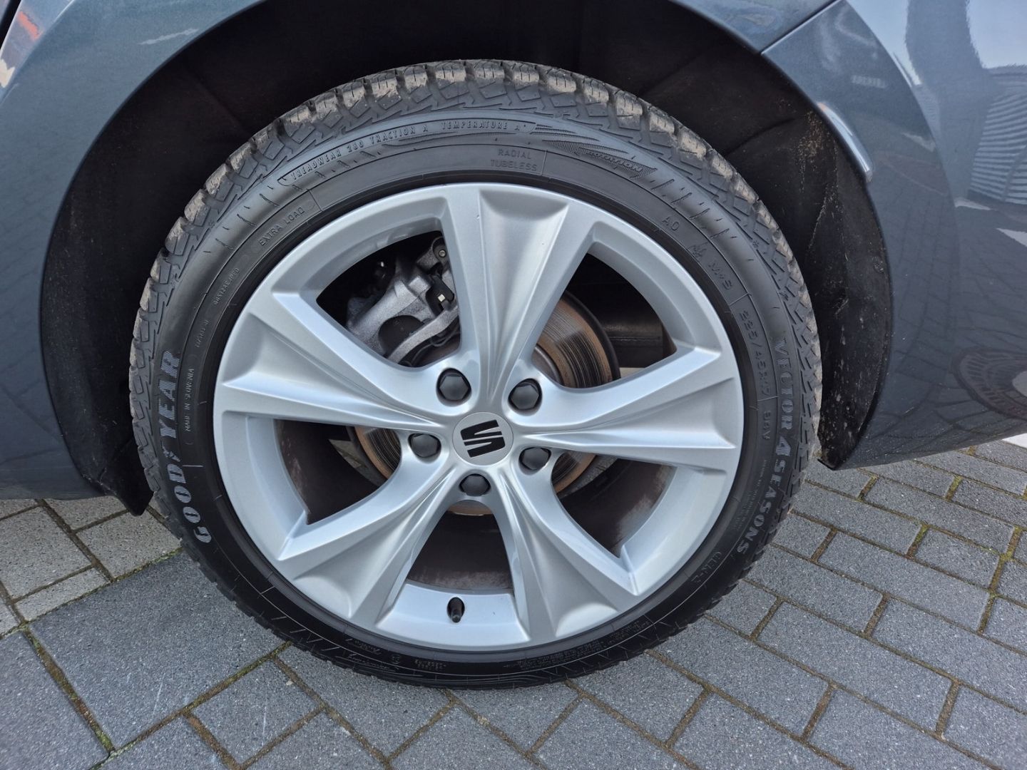 Seat Leon Sportstourer FR 2,0 TDi DSG AHK ACC CAM Kes
