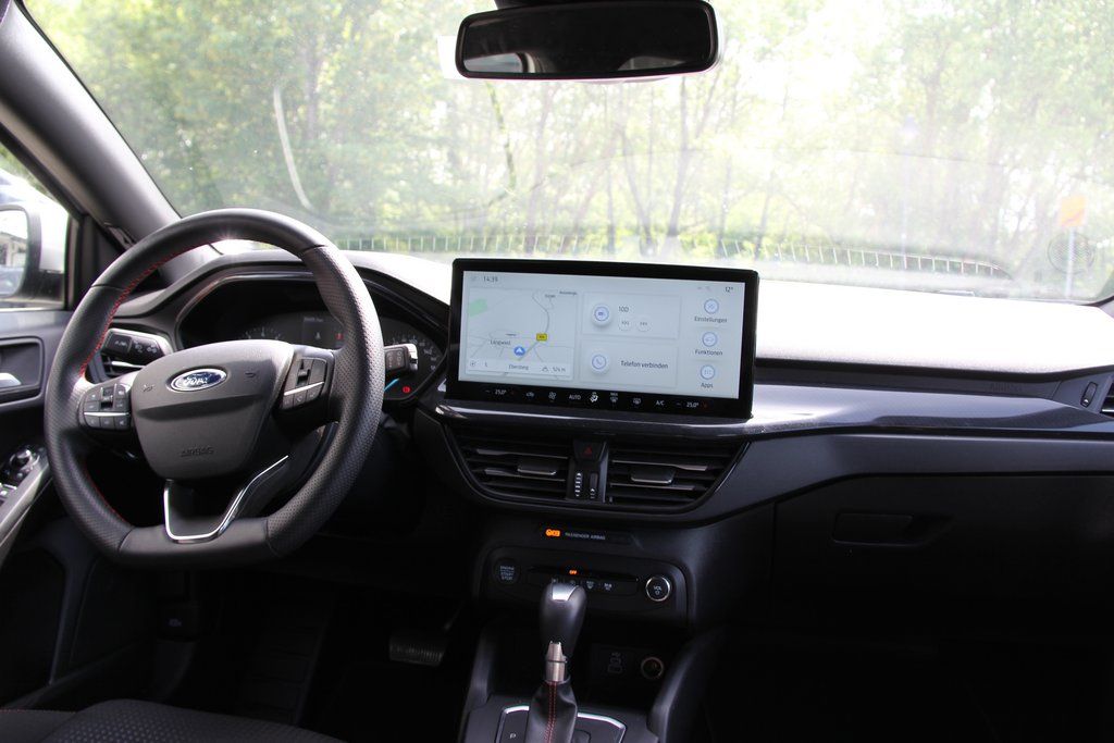 Ford Focus Turnier 155PS ST-LINE LED AdapTempomat CAM