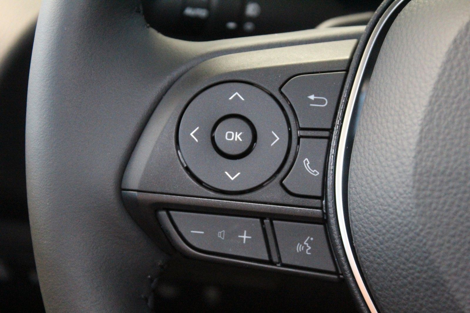 Toyota Corolla Touring Sports 1.8 Hybrid - Samsaru's Car Outlet