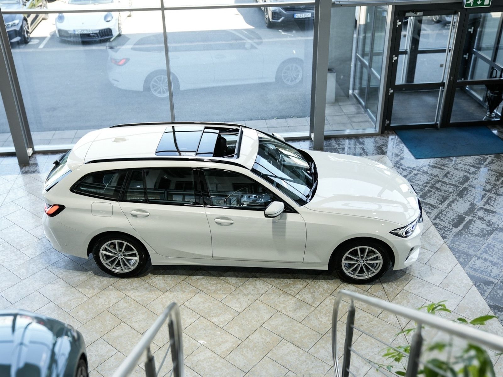 BMW 320d xDrive Touring Panorama 360K Standh.