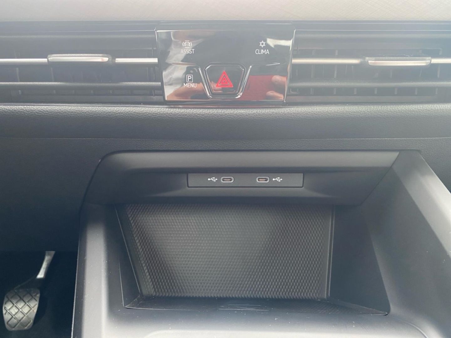 Volkswagen Golf 8 VIII Life 1.5 TSI - Samsaru's Car Outlet