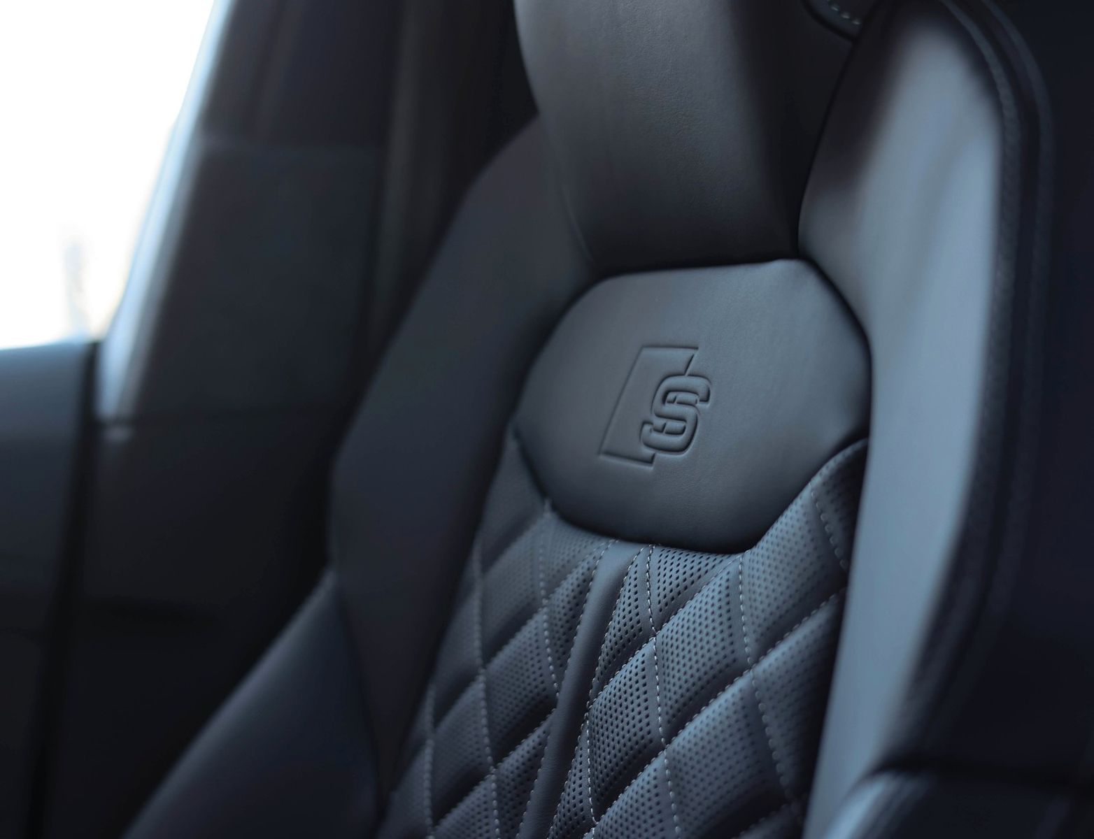 Audi Q8 60 TFSIe Quattro Advanced - Samsaru's Car Outlet