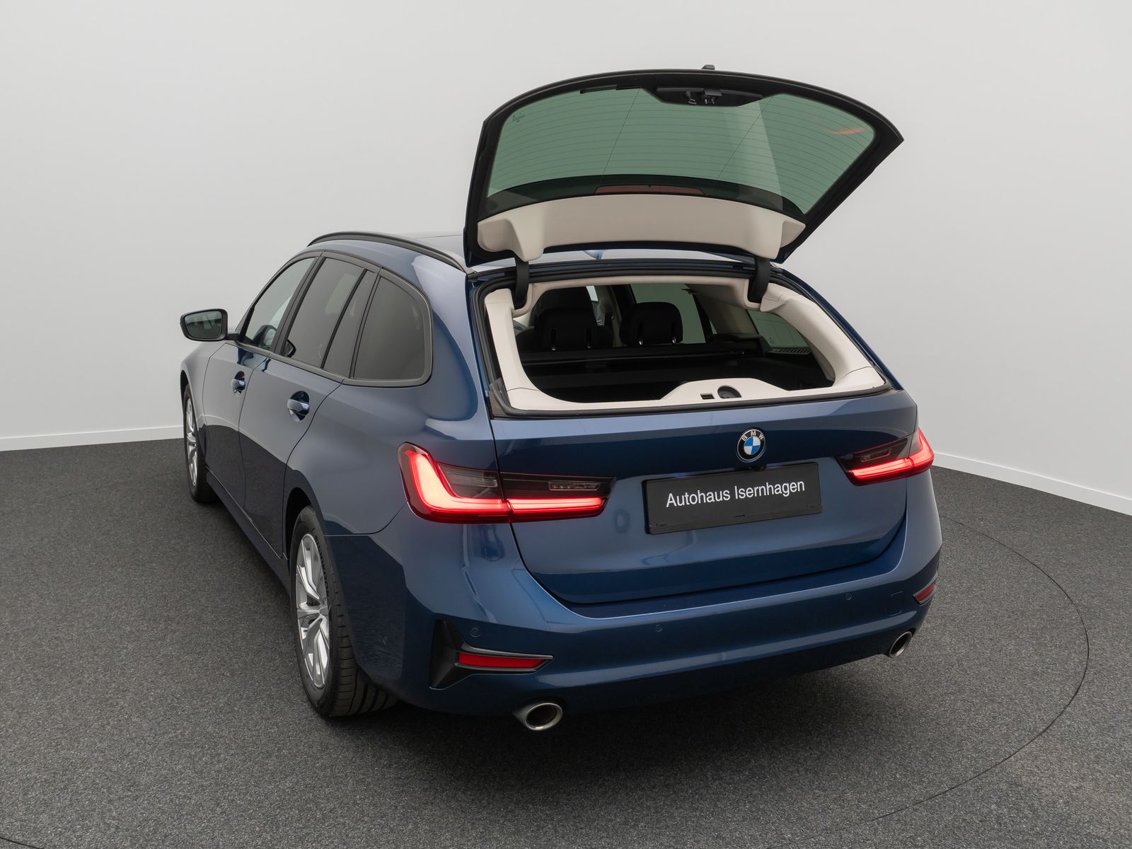 BMW 330i xD - Samsaru's Car Outlet