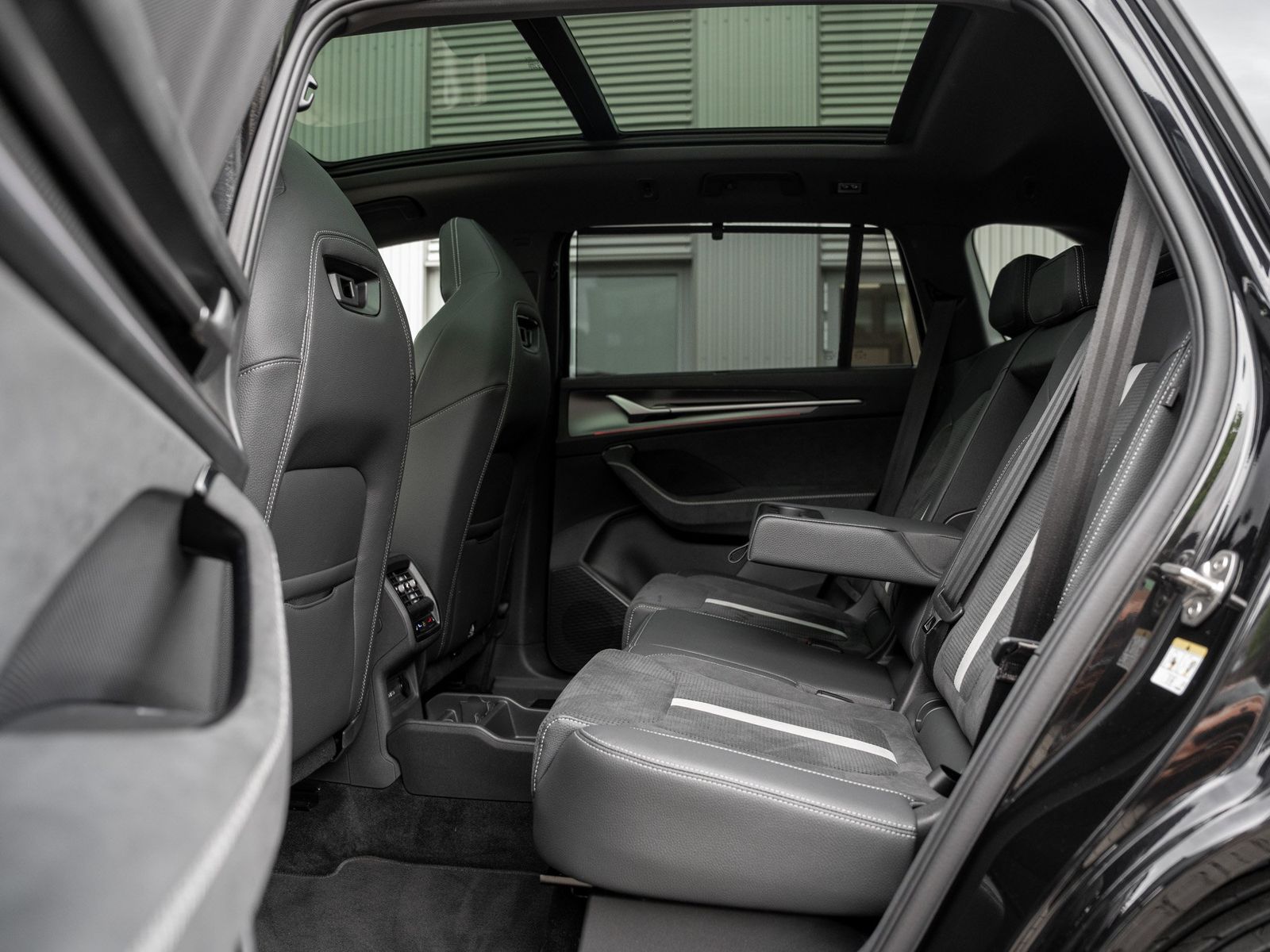 Skoda KODIAQ SPORTLINE 2.0 TDI DSG 4X4 DCC AHK Navi 36