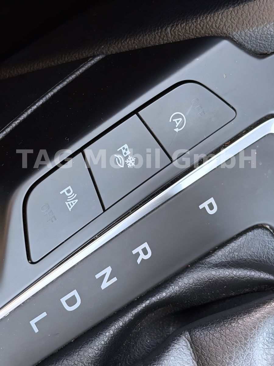 Ford Focus Titanium Turnier *TWA*LED*NAVI*SHZ*