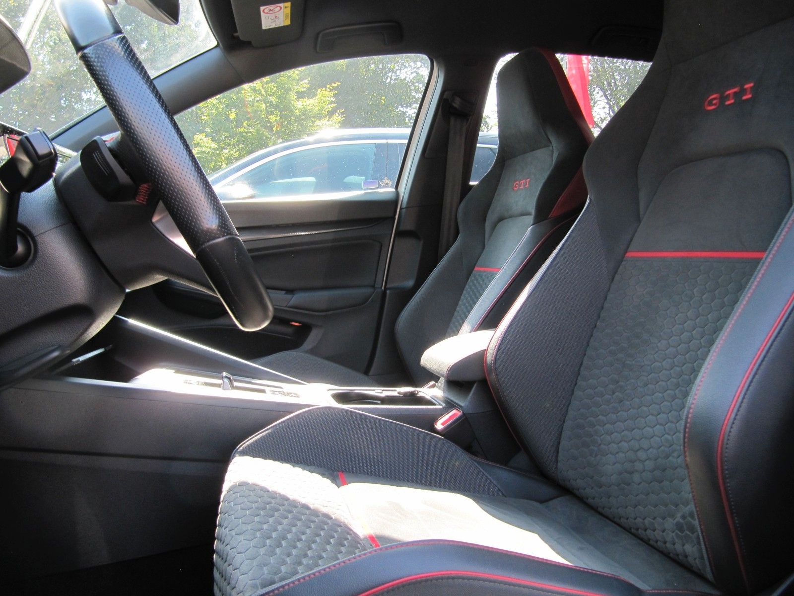 Volkswagen Golf 2.0 GTI - Samsaru's Car Outlet