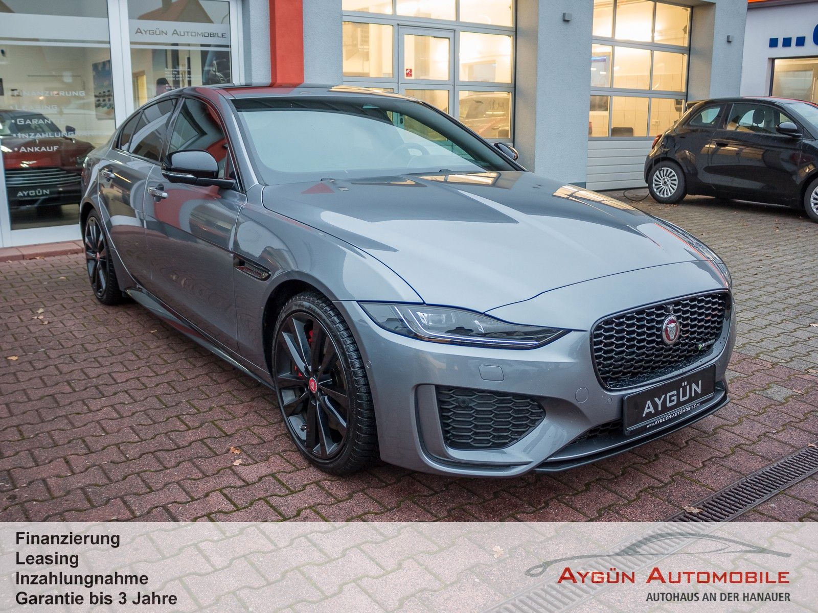 Jaguar XE D200 RWD R-Dynamic Black*ACC*AHK*HUD*Pano*
