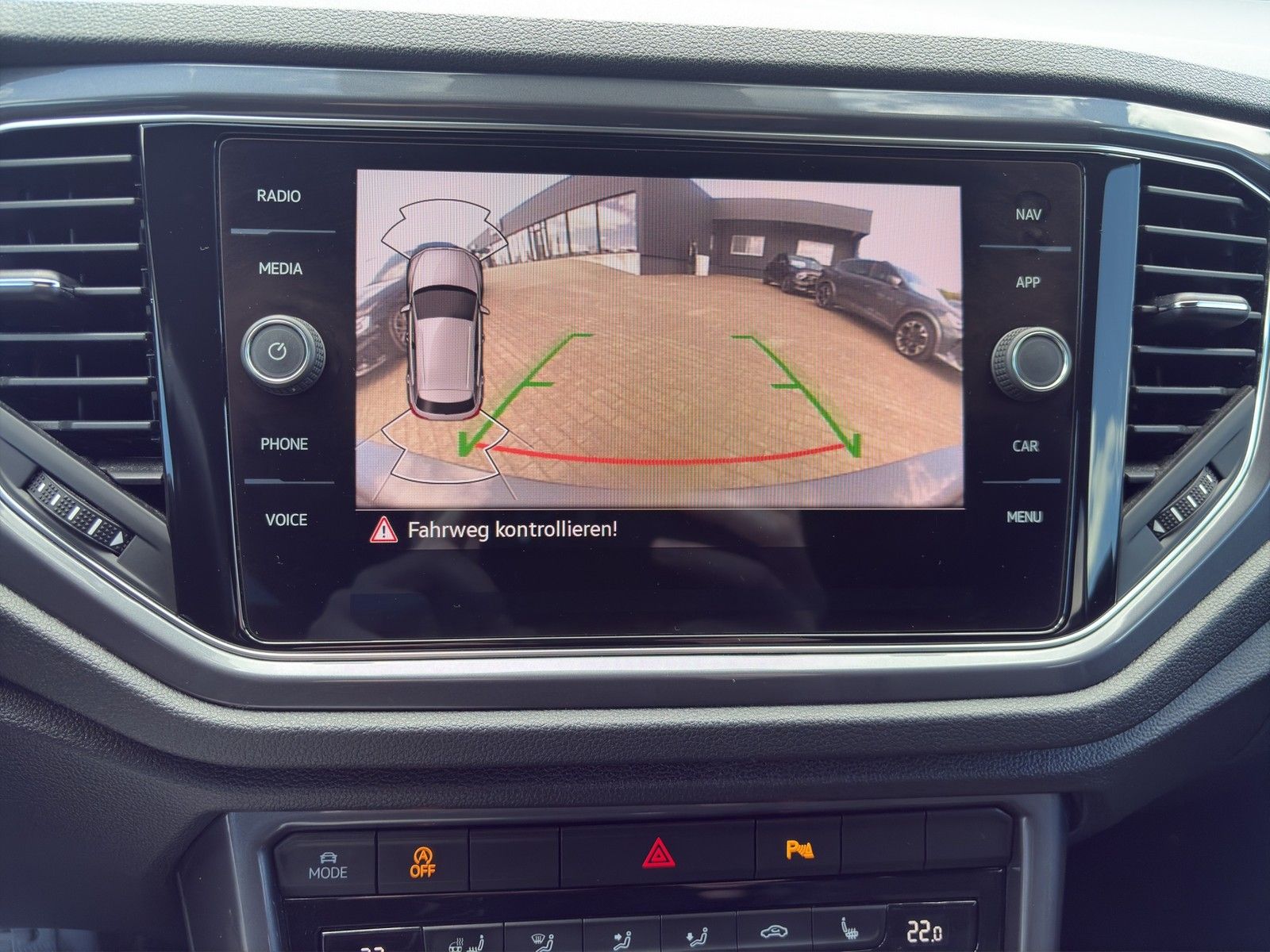 Volkswagen T-Roc 1.5 TSI DSG Sport - Samsaru's Car Outlet