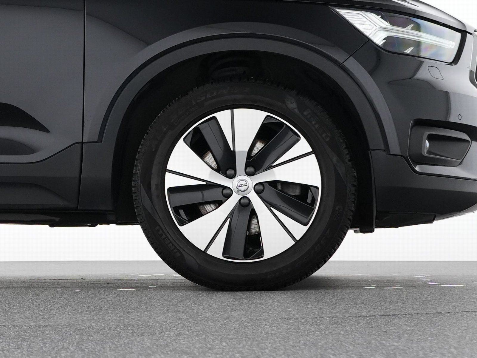 Volvo XC40 B4 Benzin Momentum Pro - Samsaru's Car Outlet