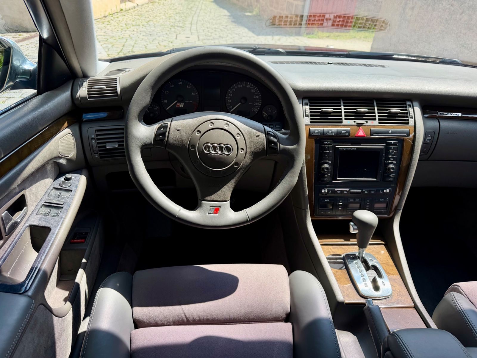 Audi S8 4.2 V8 / NUR 109000 Km !!!