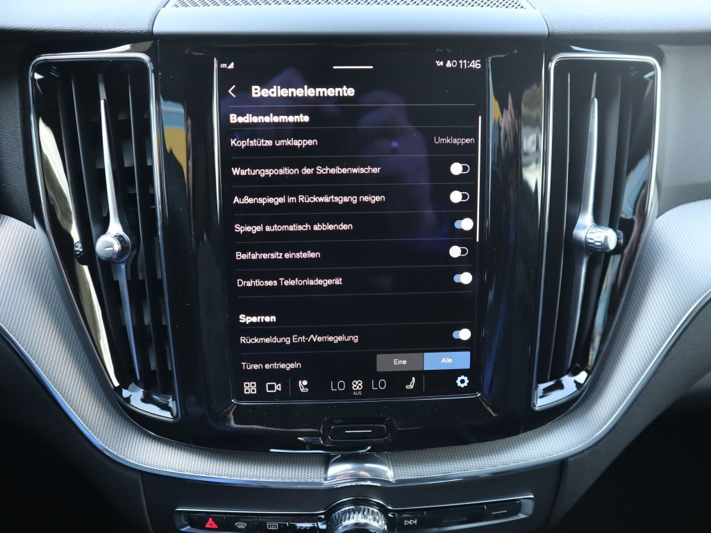 Volvo XC60 B4 B Plus Dark - Samsaru's Car Outlet