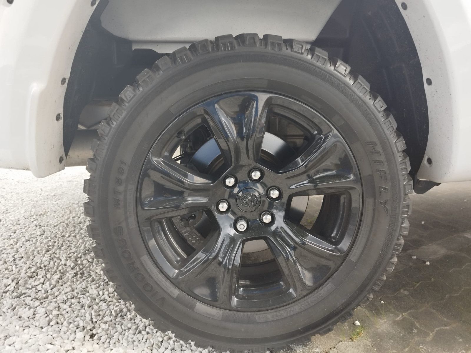 Dodge RAM 1500 Laramie Crew Cab 4x4  Kamera Leder LED