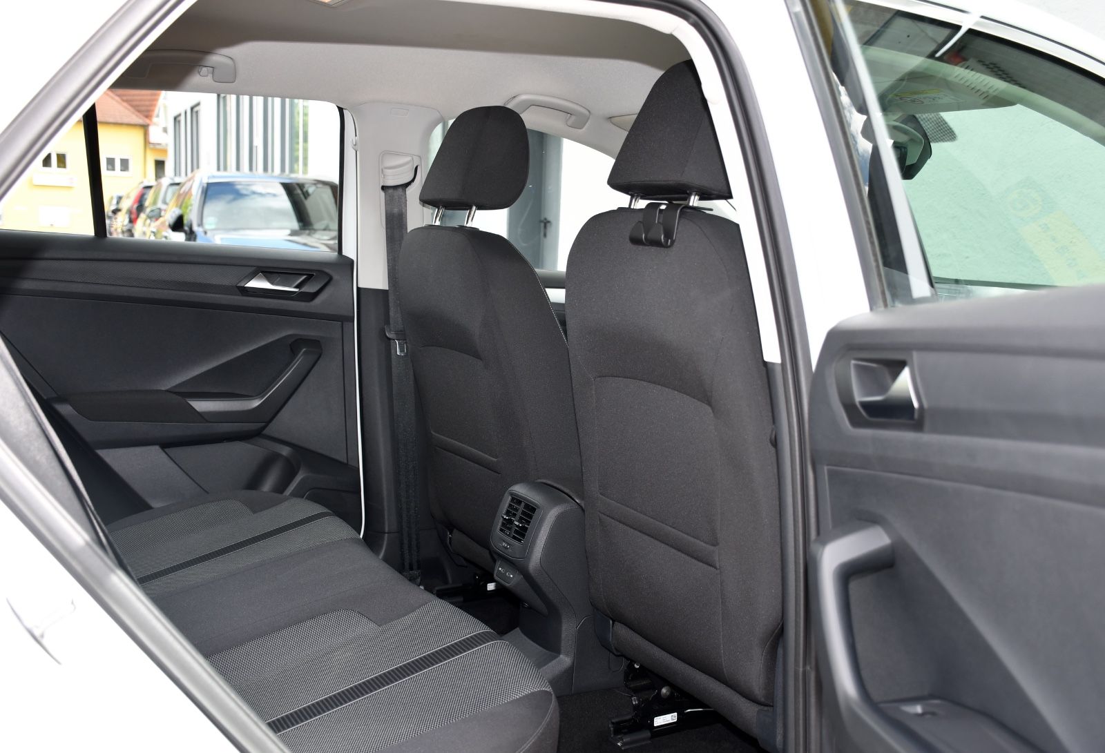 Volkswagen T-Roc Life - Samsaru's Car Outlet