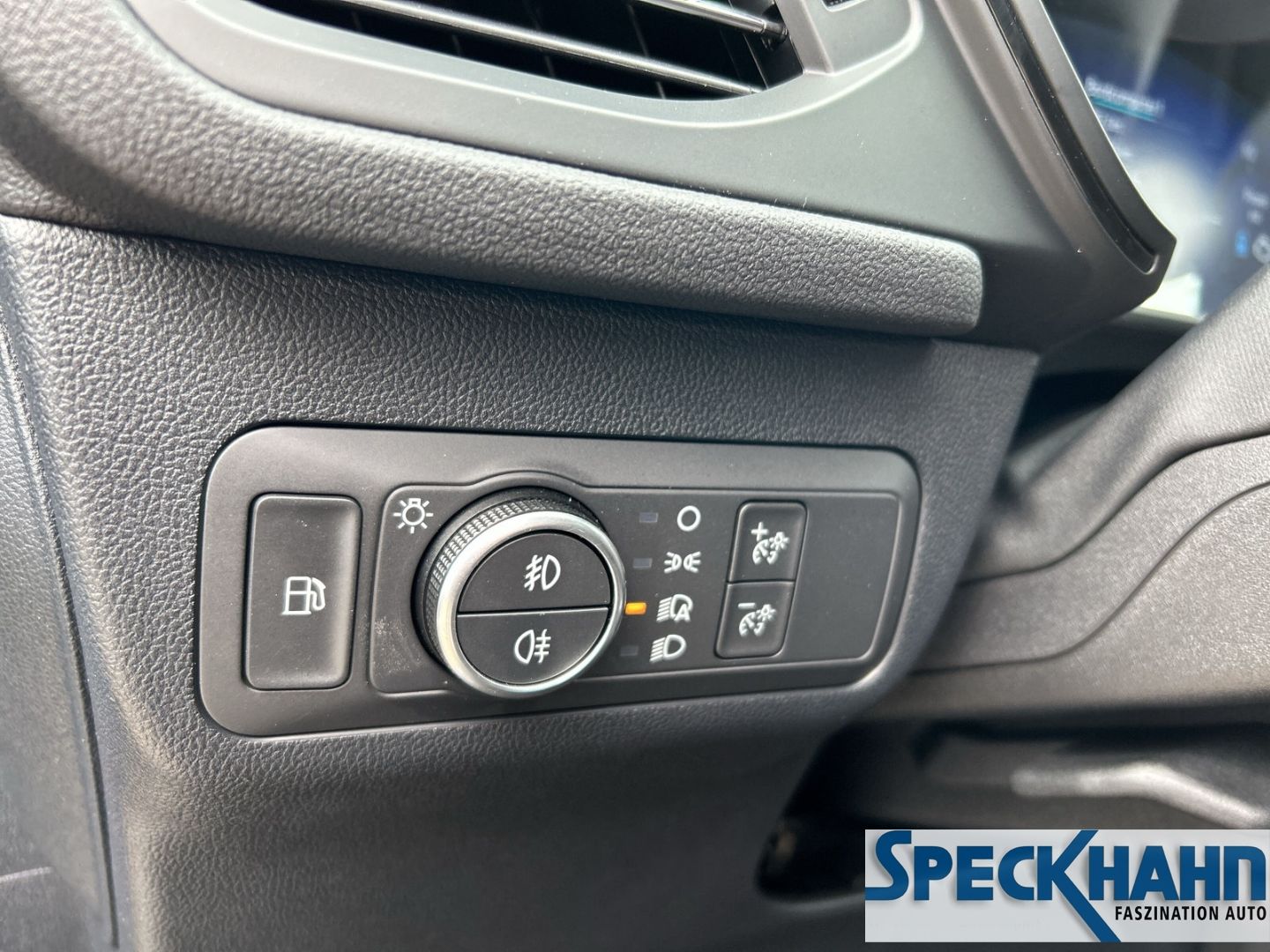 Ford Kuga Plug-In Hybrid ST-Line - Samsaru's Car Outlet