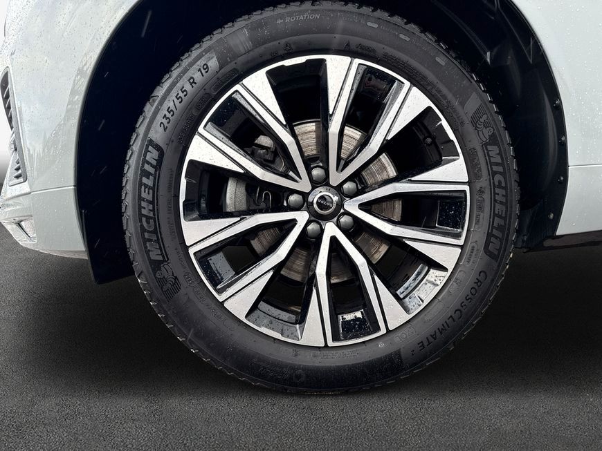 Volvo XC60 B5 B AWD Core Leder SiH GJR Win Licht 19''