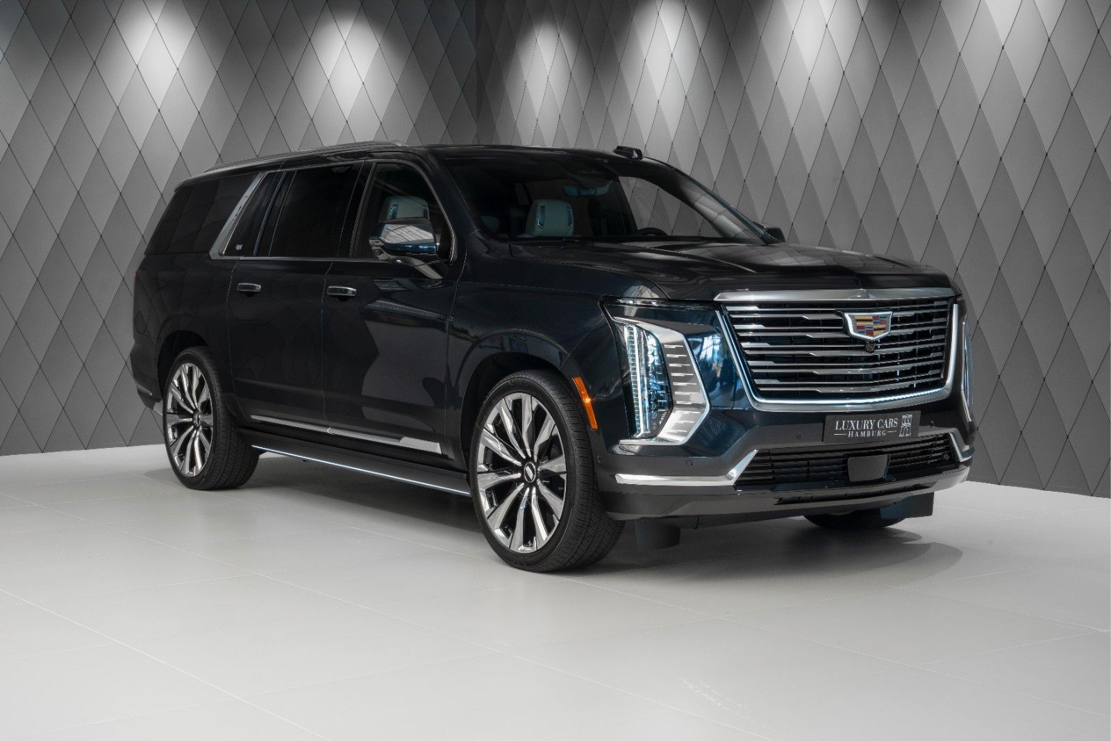 Cadillac Escalade ESV2025 FACELIFT 4WD LUX PRM GREY/BEIGE