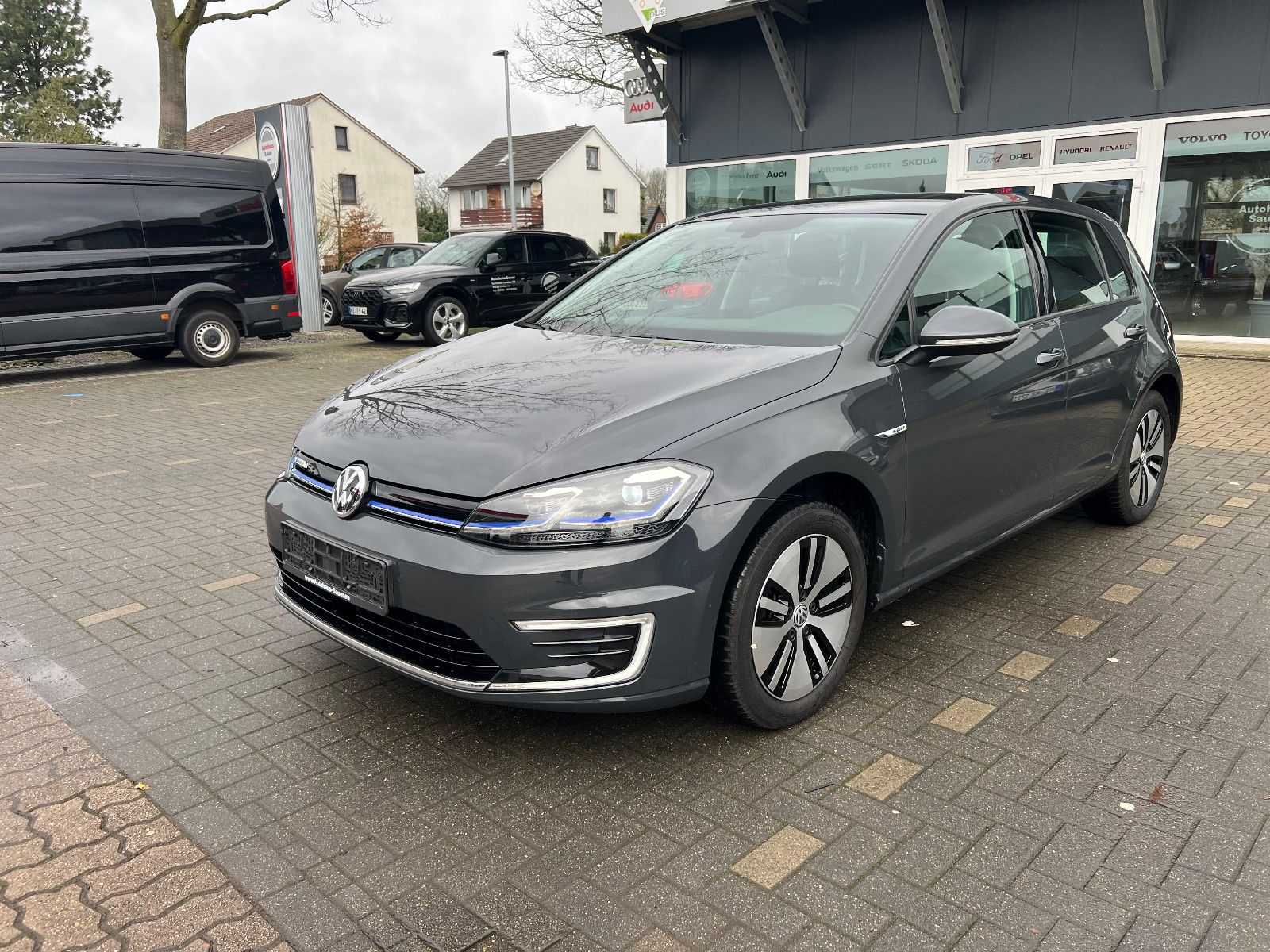 Volkswagen Golf VII e-Golf - Samsaru's Car Outlet