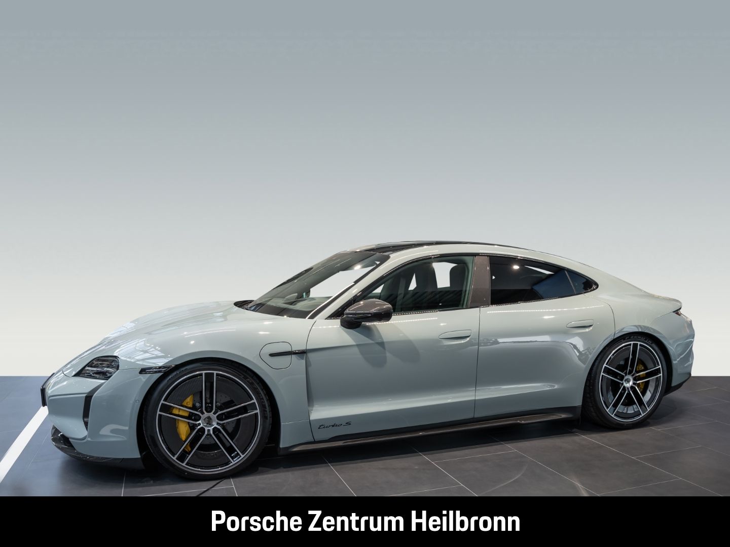 Porsche Taycan Turbo S Burmester Surround-View Head-Up