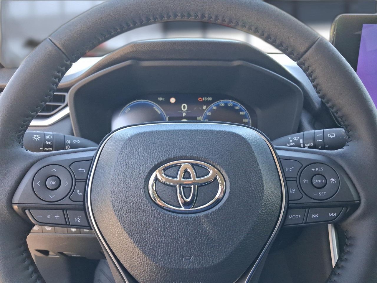 Toyota RAV4 4x4 Hybrid Navi,el.Heckklappe, SHZ vorn