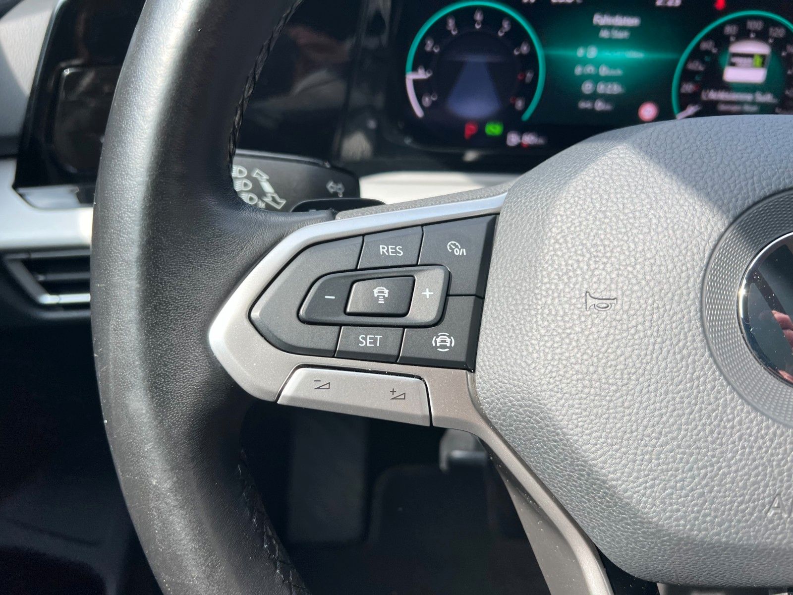 Volkswagen Golf VIII Variant Life eTSI - Samsaru's Car Outlet