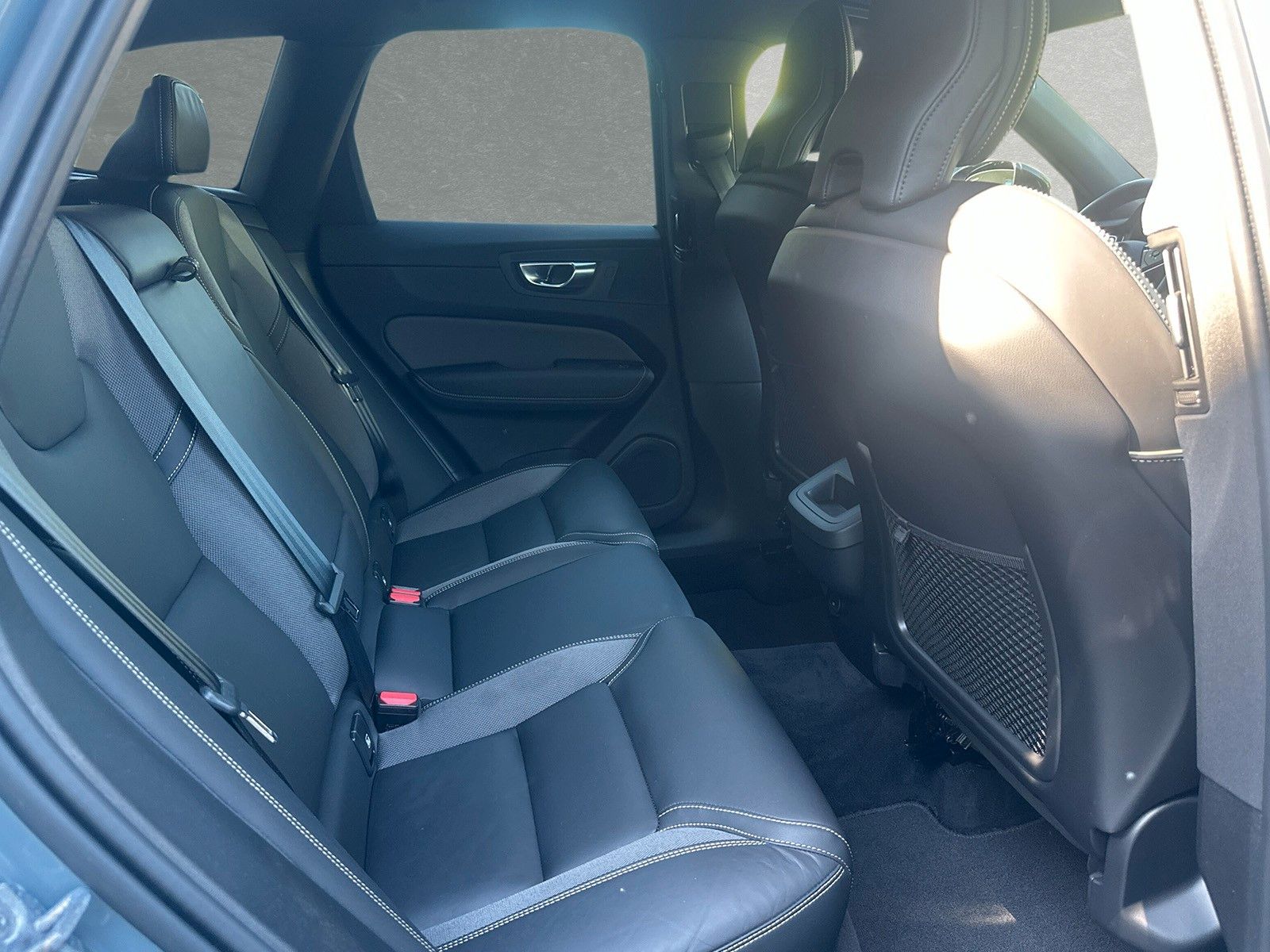 Volvo XC60 B5 AWD Mild-Hybrid Plus Dark AHK ACC BLIS