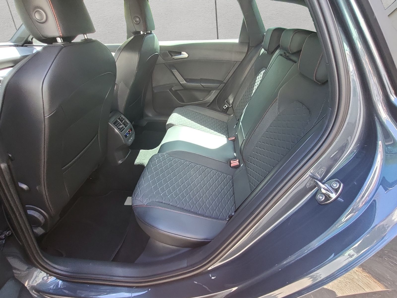 Seat Leon Sportstourer 2.0 TDI DSG FR AHK NAV RFK LAN