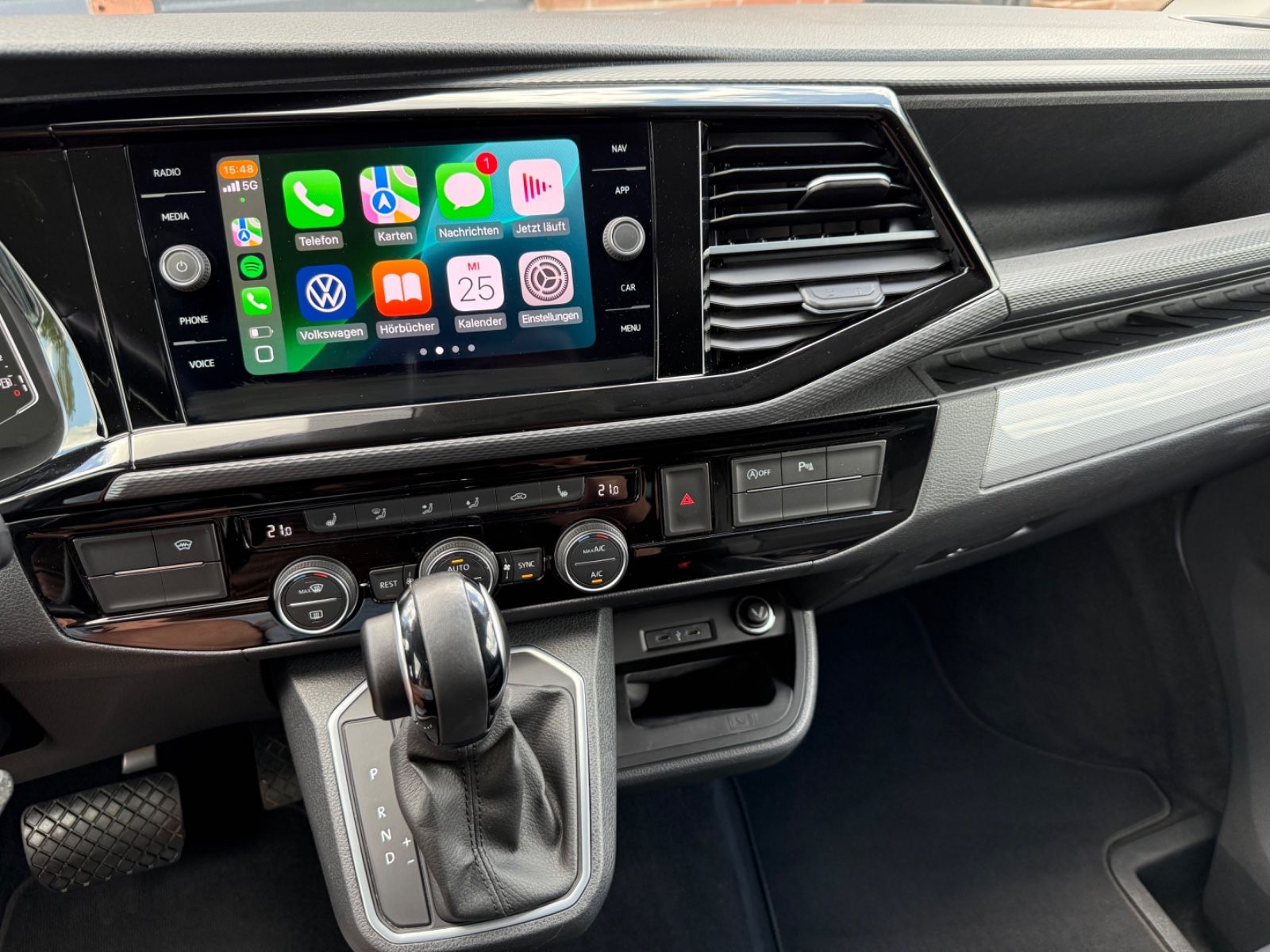 Volkswagen T6.1 Multivan 2.0 TDI DSG Generation Six - Samsaru's Car Outlet
