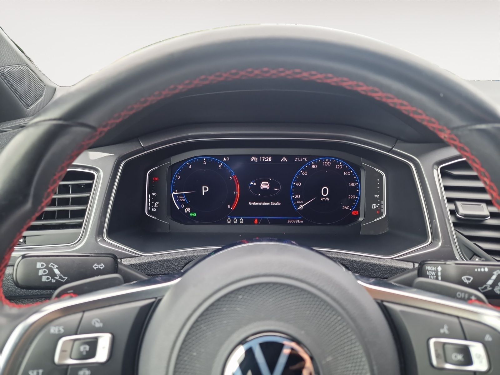 Volkswagen T-Roc 1.5 TSI Sport - Samsaru's Car Outlet