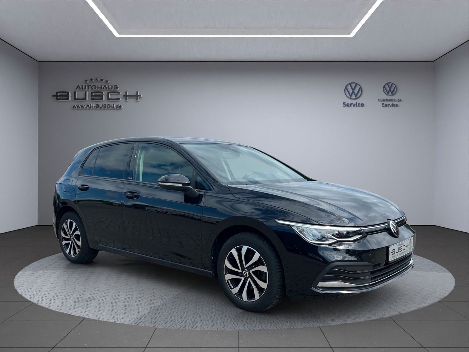 Volkswagen Golf VIII Active 1.5 TSI - Samsaru's Car Outlet