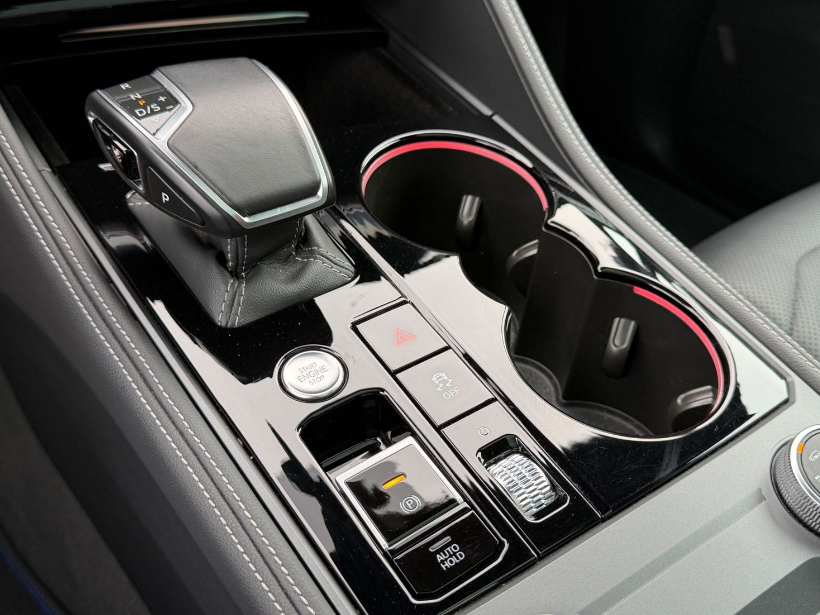 Volkswagen Touareg 3.0 TSI 4Motion R°NACHT°360°AHK°PANO°