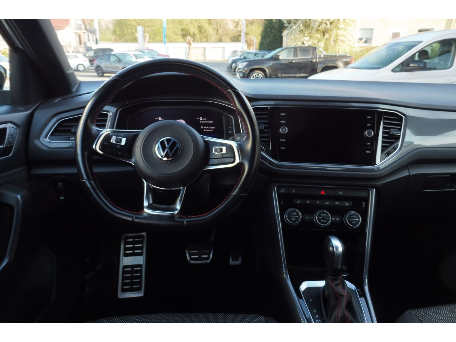 Volkswagen T-ROC Sport 1.5 TSI - Samsaru's Car Outlet