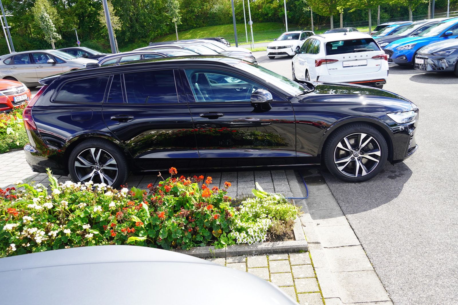 Volvo V60 Kombi 2.0 Hybrid AWD R Design LED Navi AHK