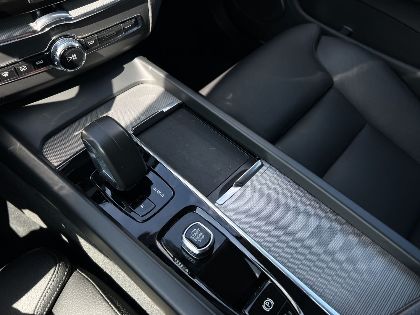 Volvo XC60 Plus Dark AWD/Harman-Kardon/SitzHz/DAB