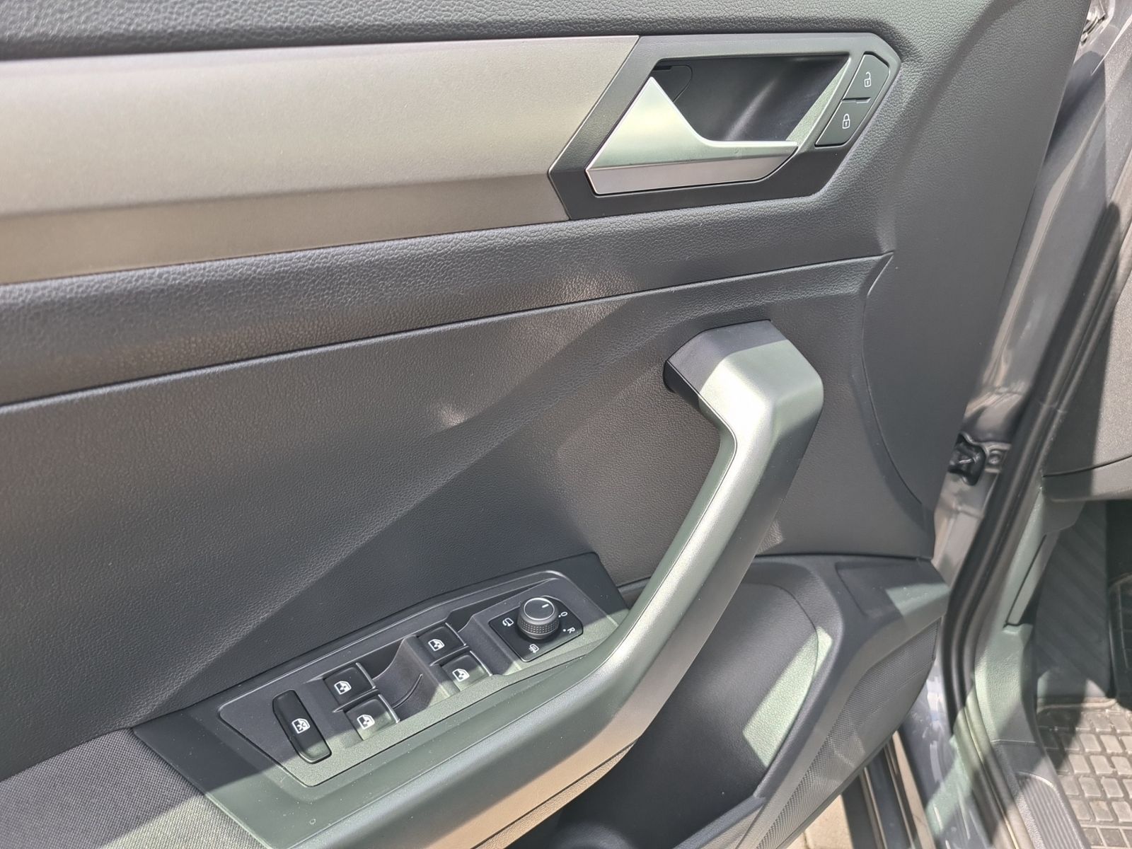 Volkswagen T-ROC 1.5 TSI Style - Samsaru's Car Outlet