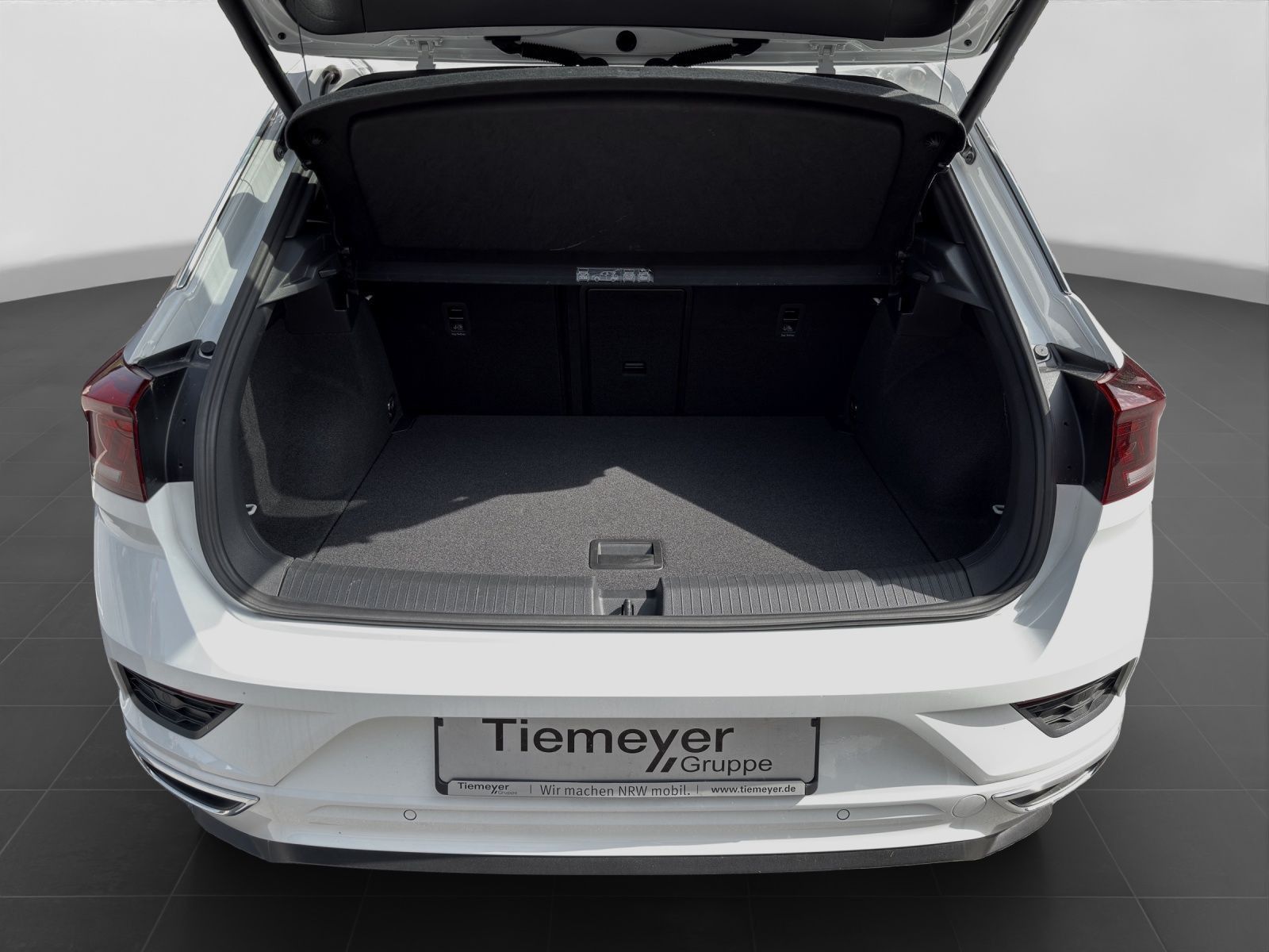 Volkswagen T-Roc 2.0 TDI DSG R-LINE - Samsaru's Car Outlet